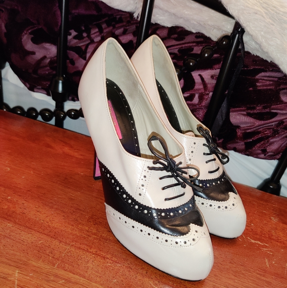 Betsey Johnson B&W Oxford lace up, heeled booties.
